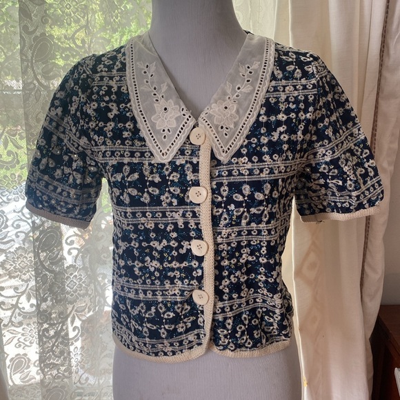 Cute Korean Blouse - Picture 2 of 5